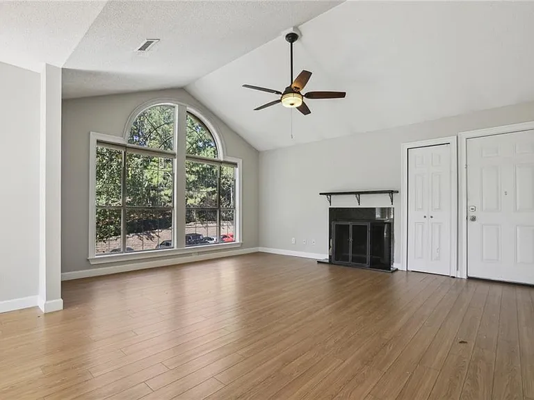 1007 Sandy Lane Dr — Photo 6