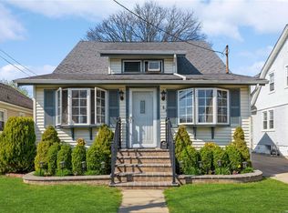 8 Ruth Pl, Lynbrook, NY 11563