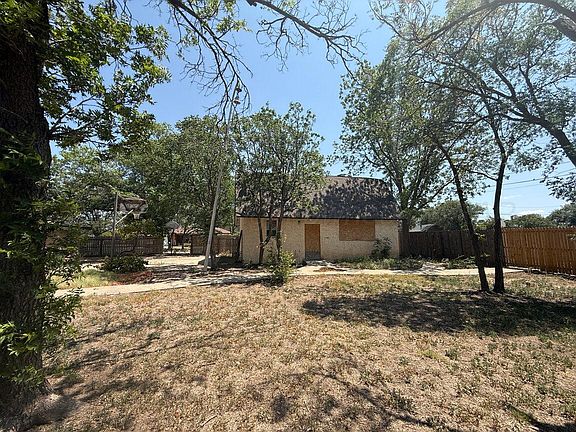 4th image of 3308 SE 14th Ave