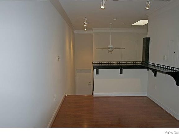 3rd image of 2418 E Franklin St #U111