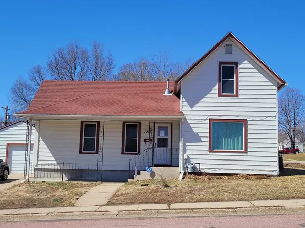 1217 Burleigh St, Yankton, SD 57078