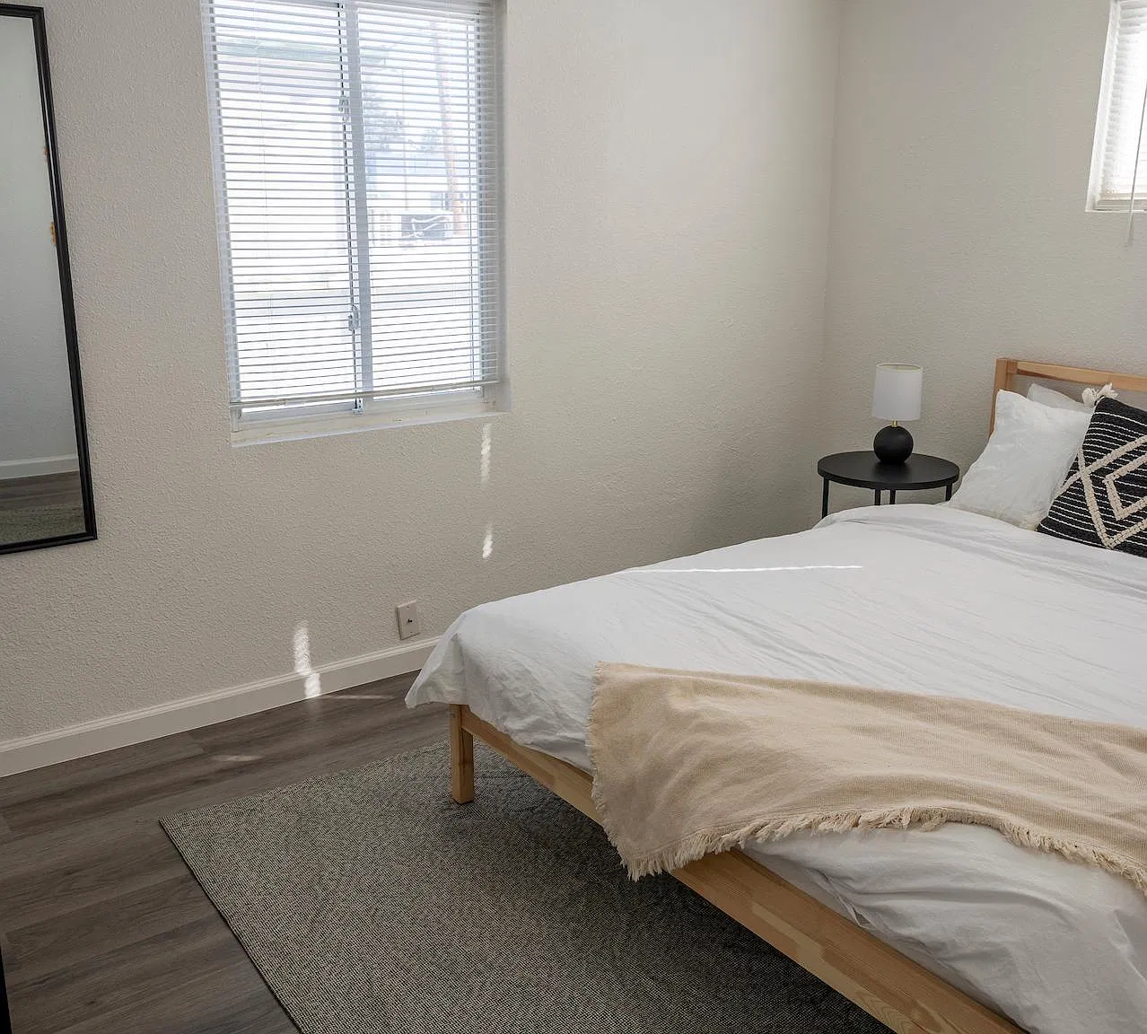 2 bed, 750 sqft, $1,950 — Photo 3