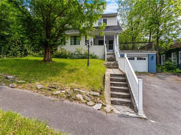 206 Bennington Dr, Syracuse, NY 13205