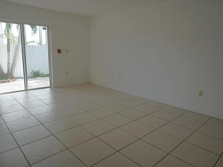 18011 SW 139th Ct — Photo 9