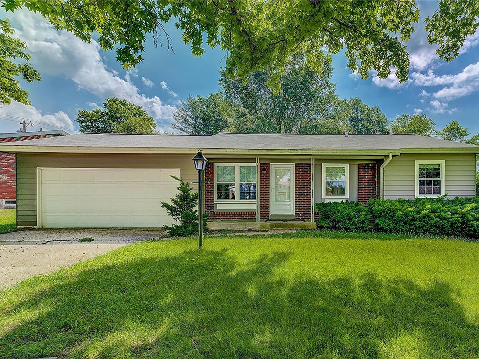 1st image of 14660 Fox Manor Dr