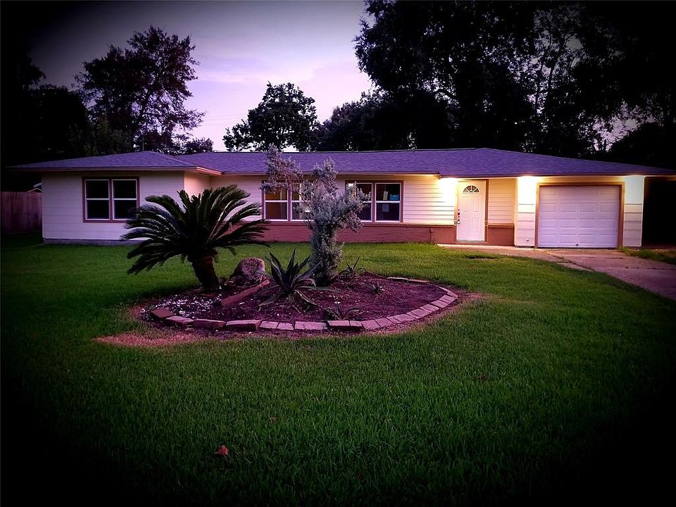 1st image of 215 Burnett Dr