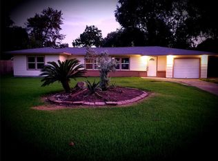 215 Burnett Dr, Baytown, TX 77520