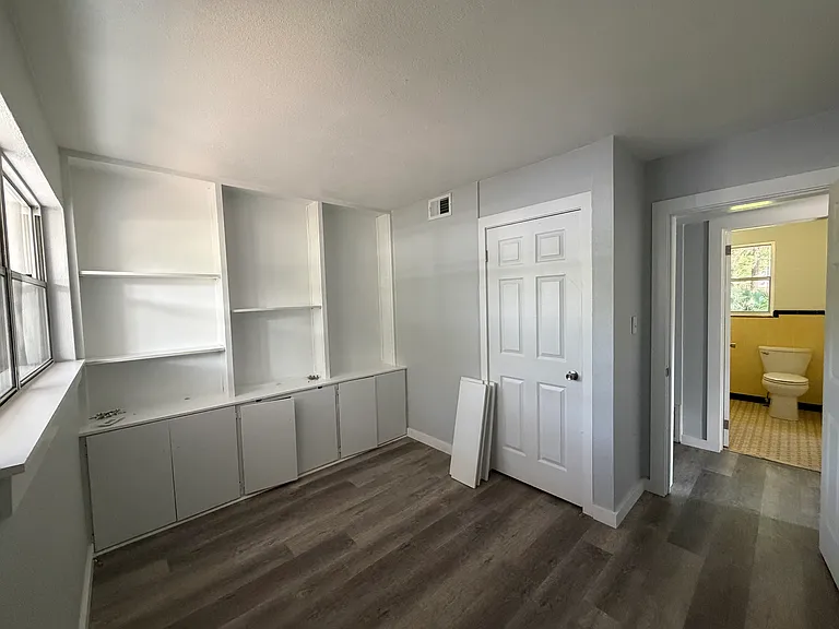 226 California Dr — Photo 9
