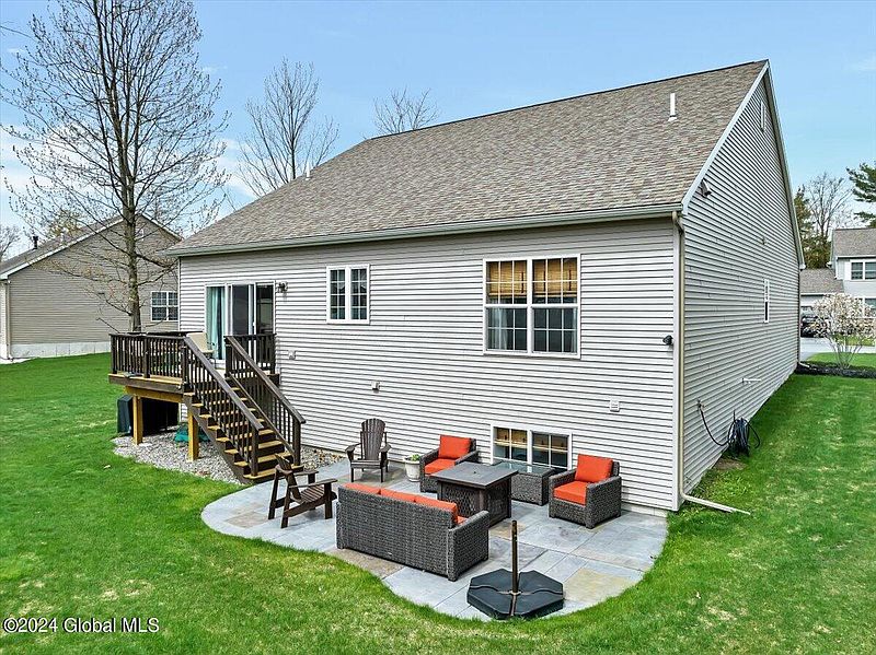 4th image of 8 Wedgewood Drive