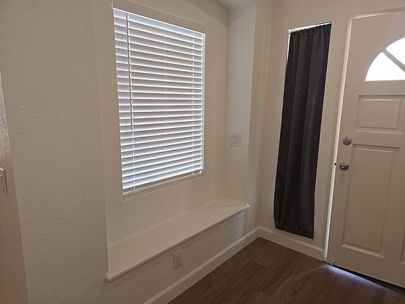4th image of 28130 Stillwater Dr