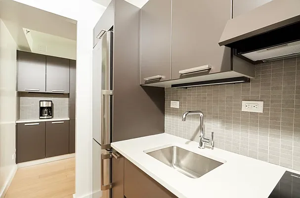 Rented by Manhattan Realty Group | media 8