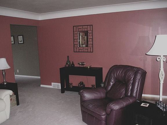 4th image of 829 Lynn Ave