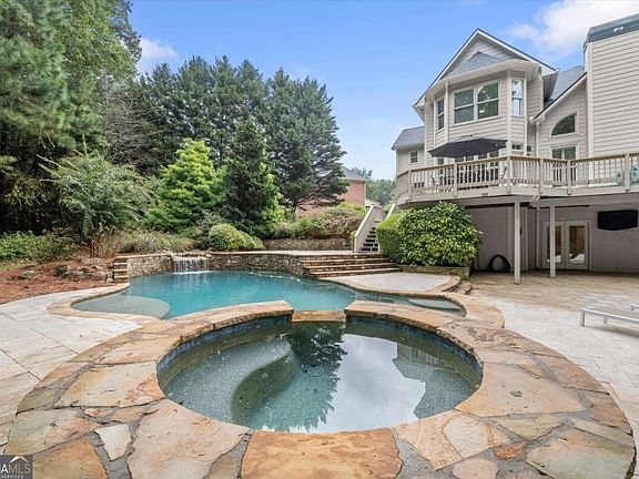 4th image of 246 Cedarhurst Dr