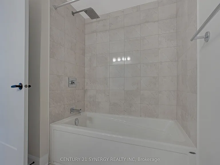 708 SE Taliesin Cres — Photo 17