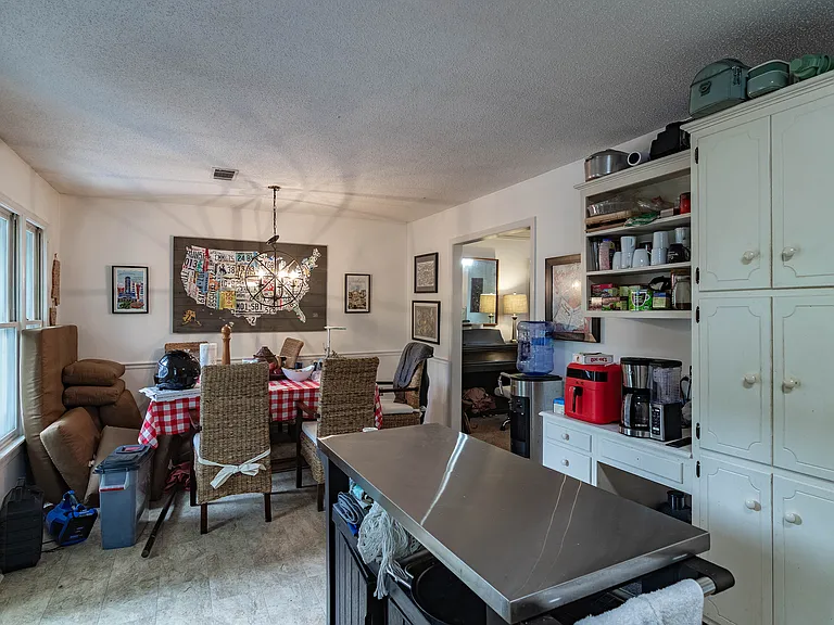 908 Crawford Cir — Photo 8
