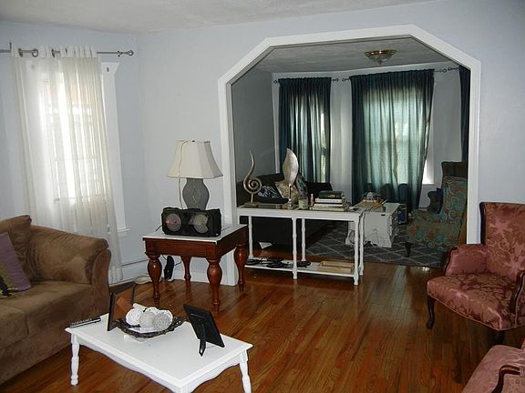 4th image of 381-381A Hampshire St