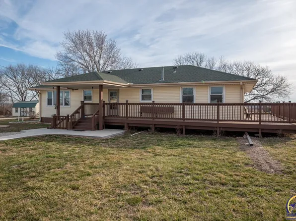 22697 S Adams Ter, Lyndon, KS 66451