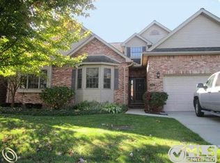 13029 Harbor Landings Dr, Fenton, MI