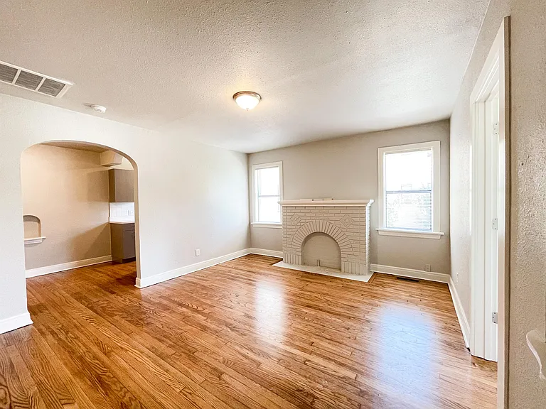 835 East Dr #6 — Photo 2
