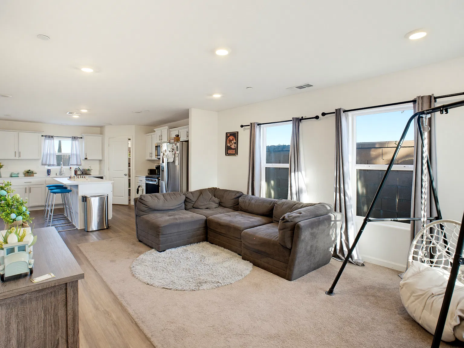 5 bed, 2108 sqft, $3,100 — Photo 2