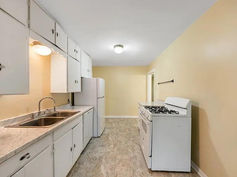 229 Alexander Hamilton Dr #1 — Photo 11