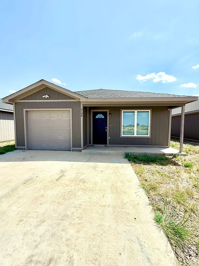 Move In Special 1/2 Off First Months Rent! - Cute 3 Bedroom Home! — Photo 1