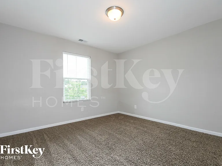 104 Breeders Ct — Photo 13