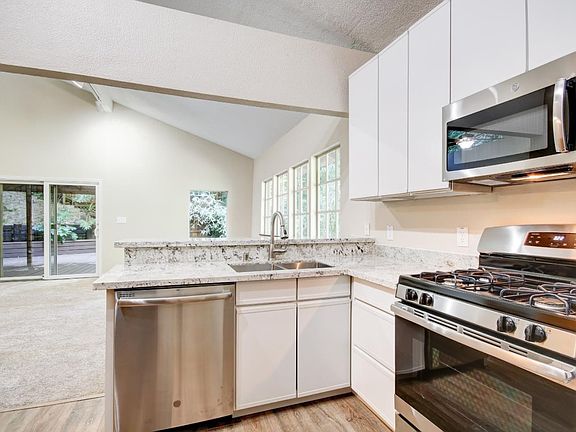 5th image of 350 Redwood Dr
