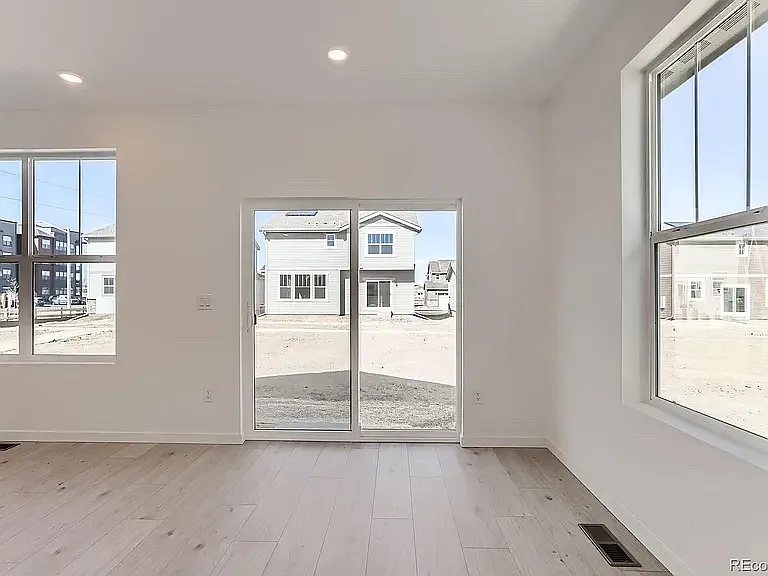 165 Fremont Ct — Photo 5