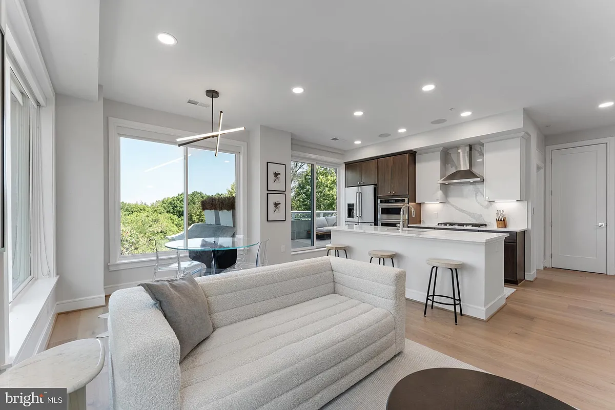 Building Photo - 635 Slaters Ln #306