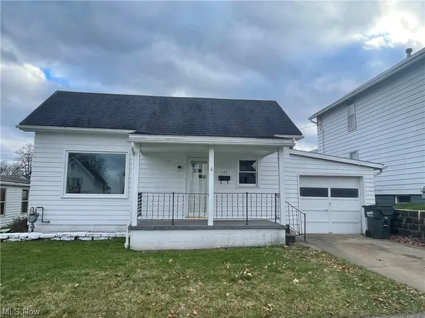 735 Vine St, Coshocton, OH 43812
