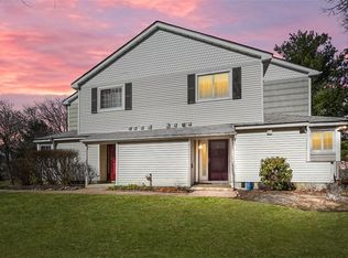 31 Magnolia Ln, Warwick, NY 10990