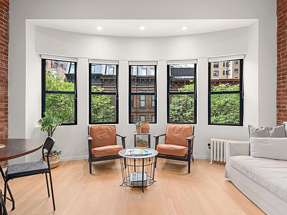 3rd image of 267 W 71st St APT 4F