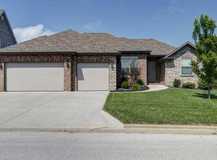 851 E Roubidoux St, Nixa, MO 65714