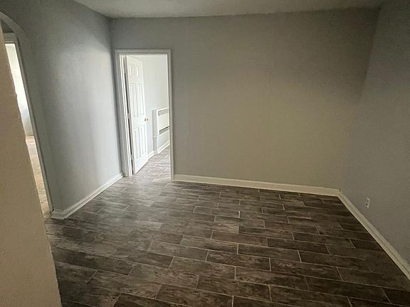 4th image of 129 N Walnut St APT B4