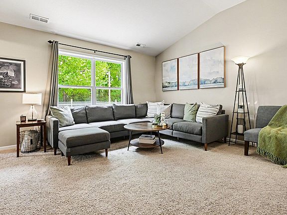4th image of 671 Stag Dr