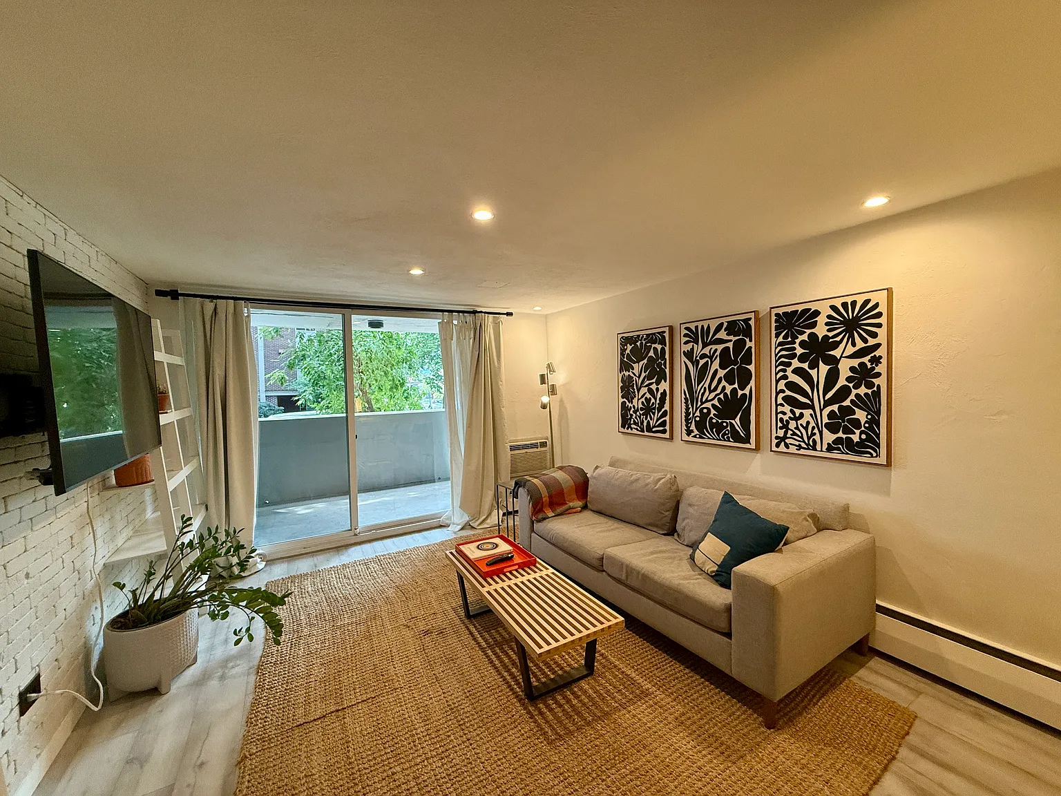 1 bed, 766 sqft, $2,150 — Photo 2