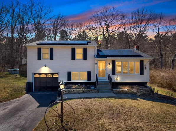 5 Royal Oaks Drive, Ledyard, CT 06339