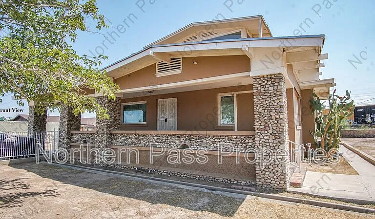 7600 Franklin Dr — Photo 1