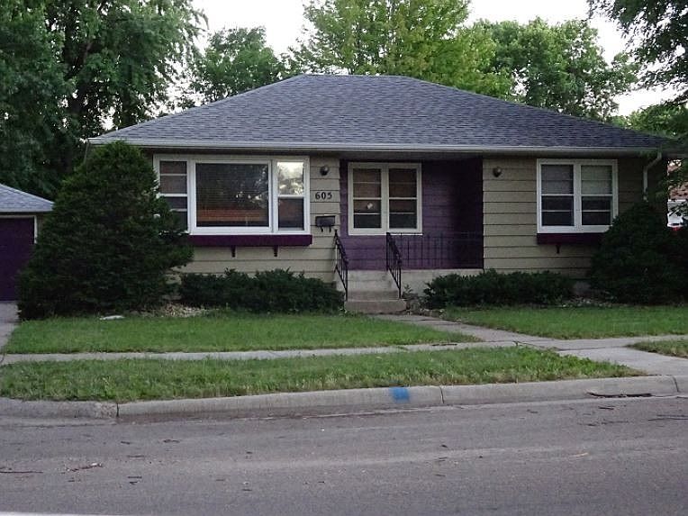 1st image of 605 Southview Dr