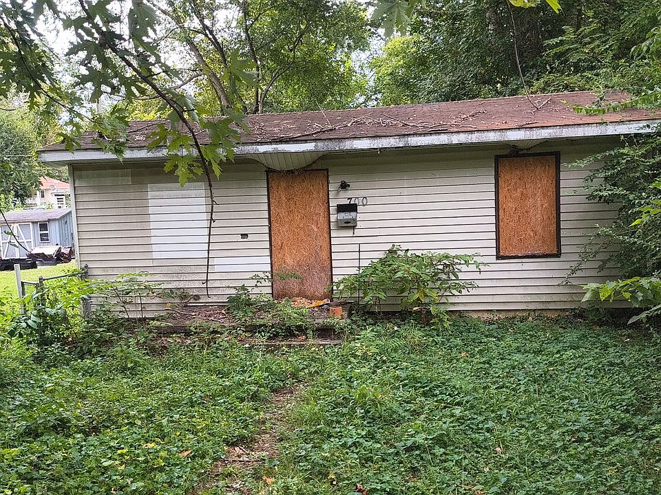 1st image of 700 S Willow St