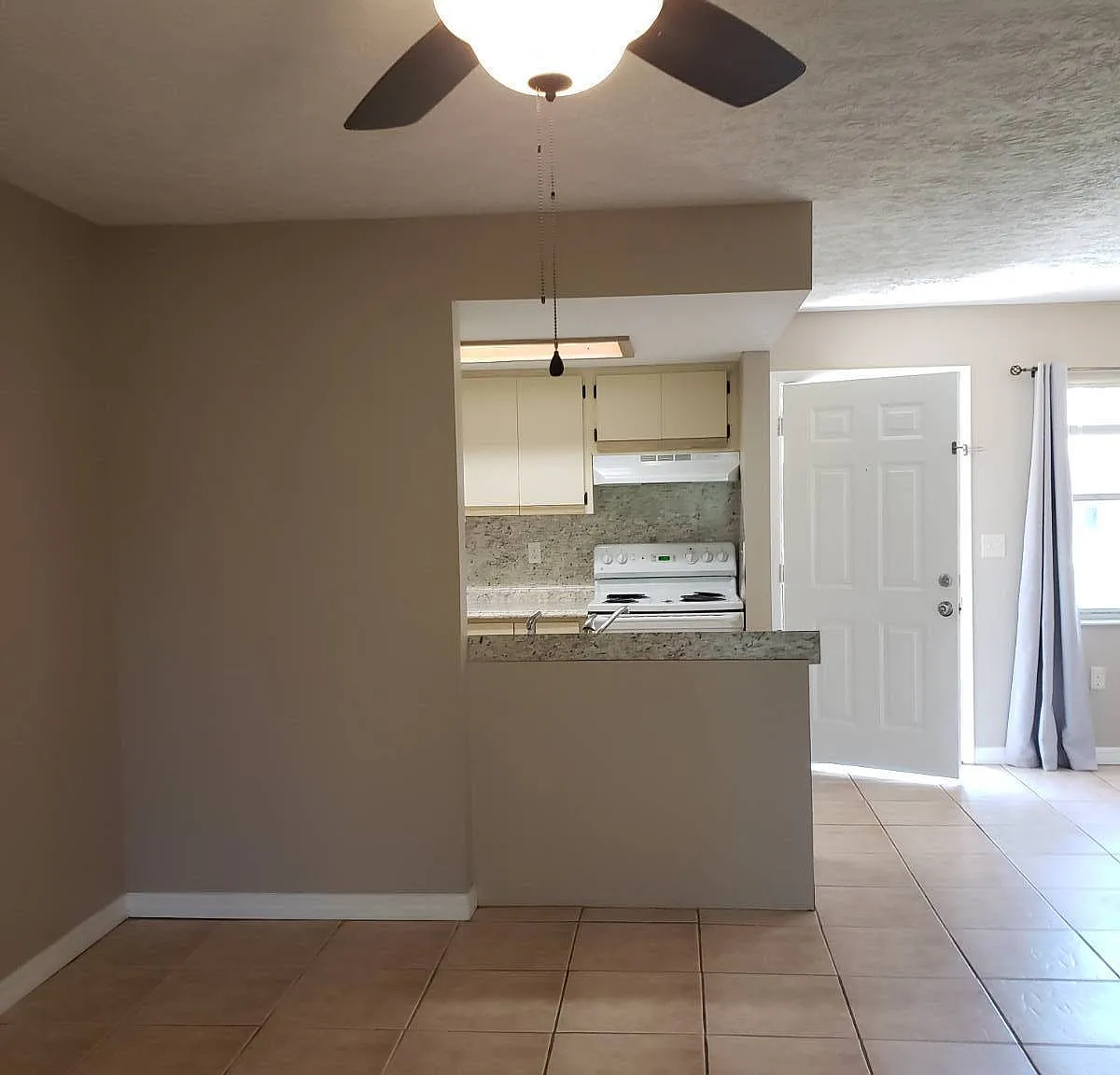 2 bed, 1.0 bath, 800 sqft, $950 — Photo 3