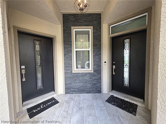4th image of 1058 Lake Carrie Dr