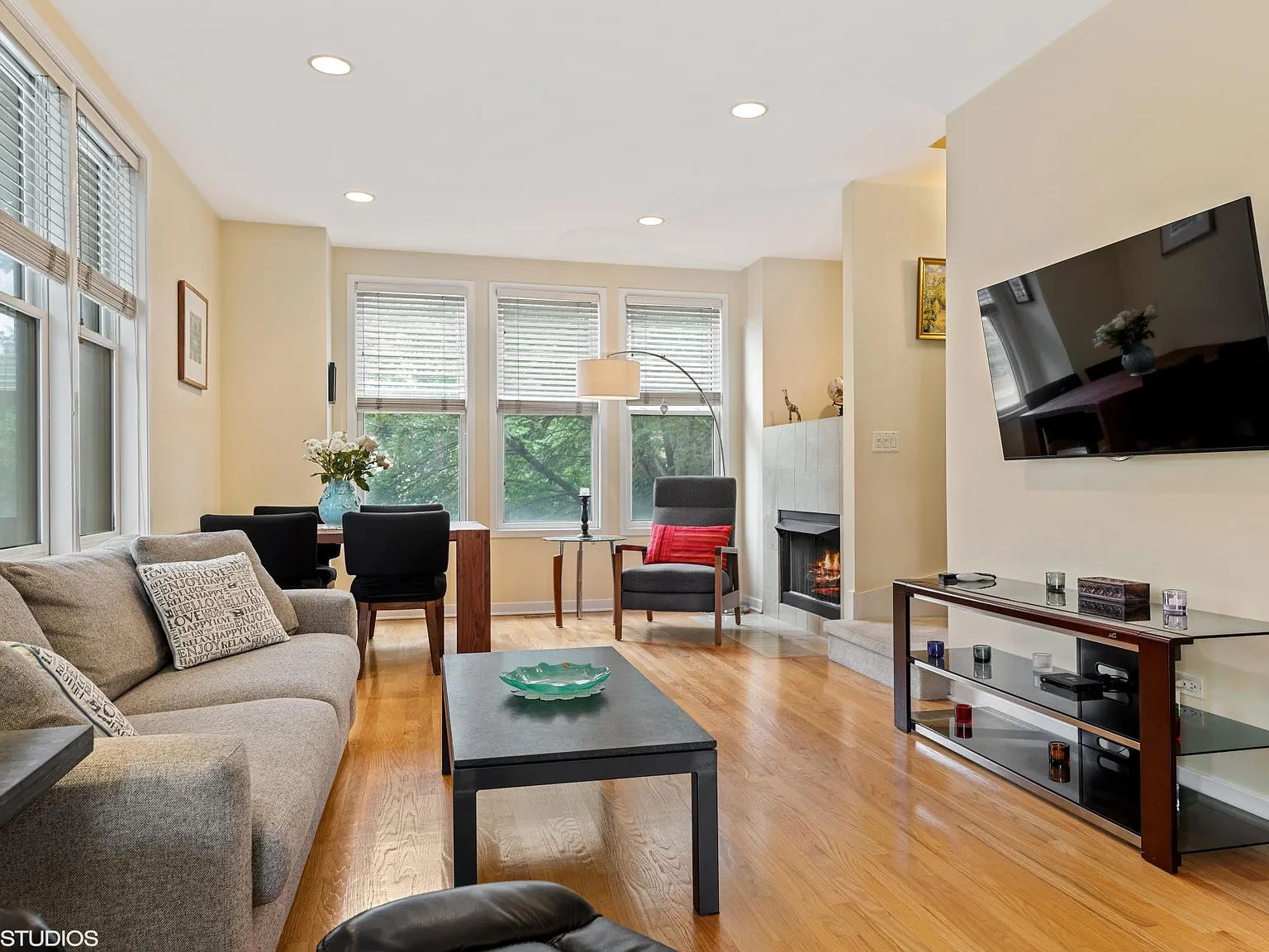 2 bed, $3,200 — Photo 2