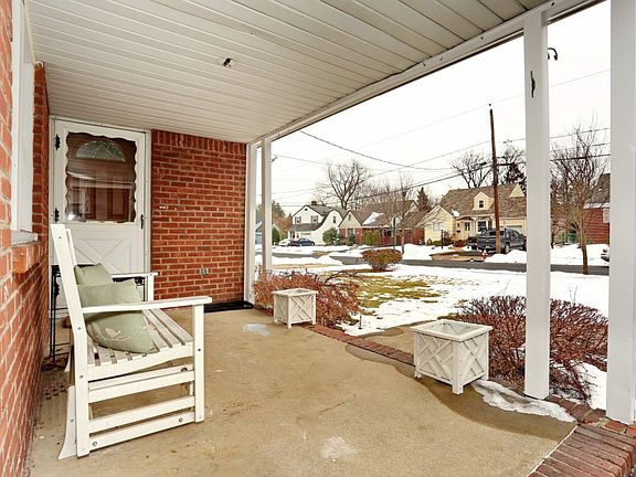 3rd image of 25 Lowe Ave #1X