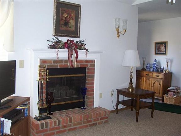 3rd image of 4396 Hunters Chase Ln