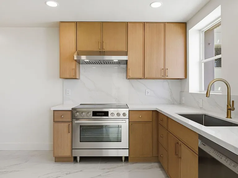 1310 Jones Street — Photo 111