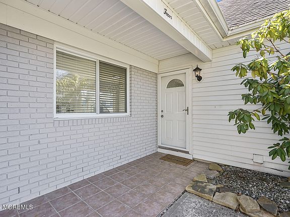 4th image of 4 Winsted Drive