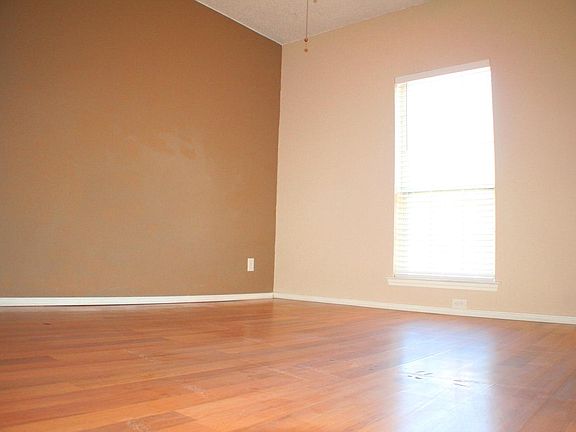 2nd image of 1700 Amelia Ct #2