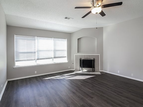 3rd image of 822 Cascade Dr